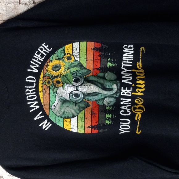 Awesome Elephant In World Where You Can Be Kind Pullover Sweater Hanes Sz M - Picture 3 of 9